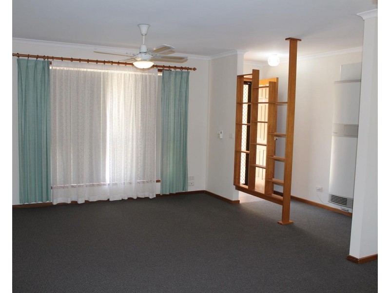 2/10 Kimberley Court, Lavington NSW 2641