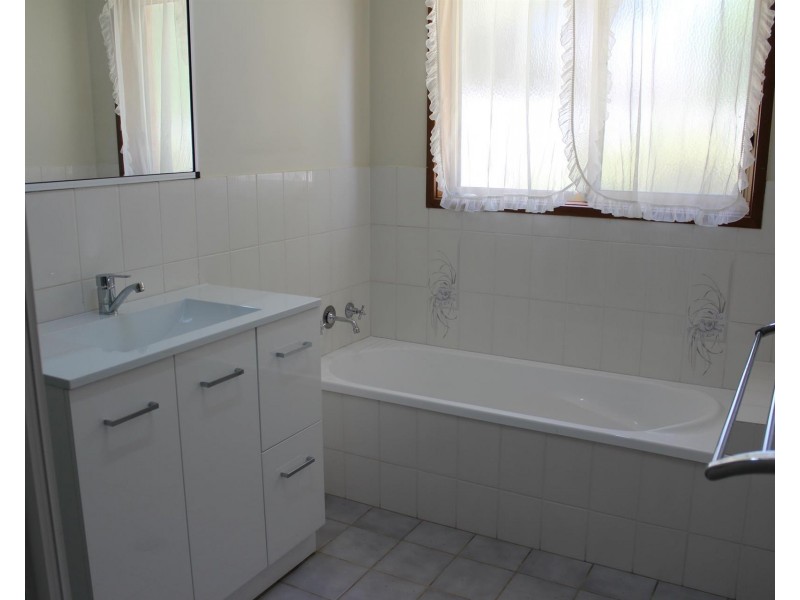 2/10 Kimberley Court, Lavington NSW 2641