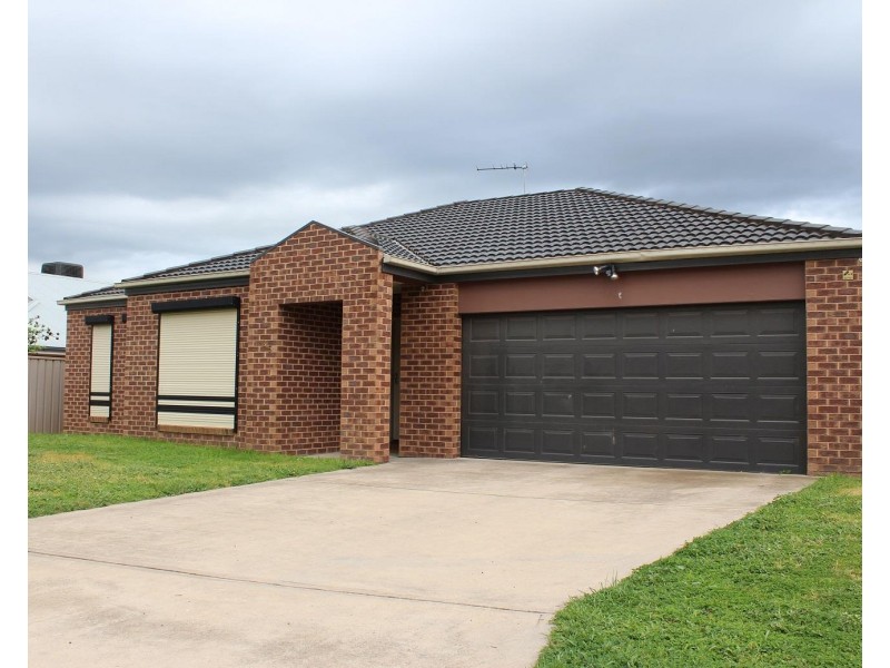 25 Kurrajong Crescent, West Albury NSW 2640