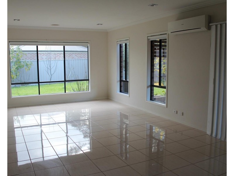 25 Kurrajong Crescent, West Albury NSW 2640