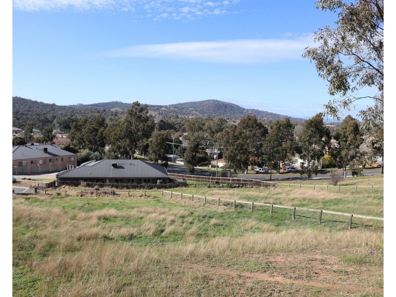 4 FINKE Court, Hamilton Valley NSW 2641