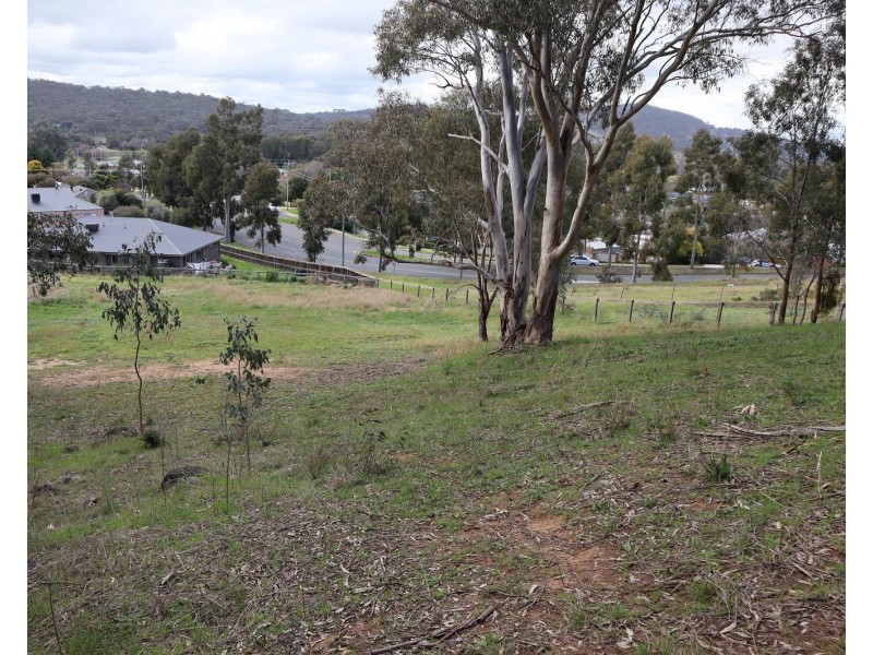 4 FINKE Court, Hamilton Valley NSW 2641