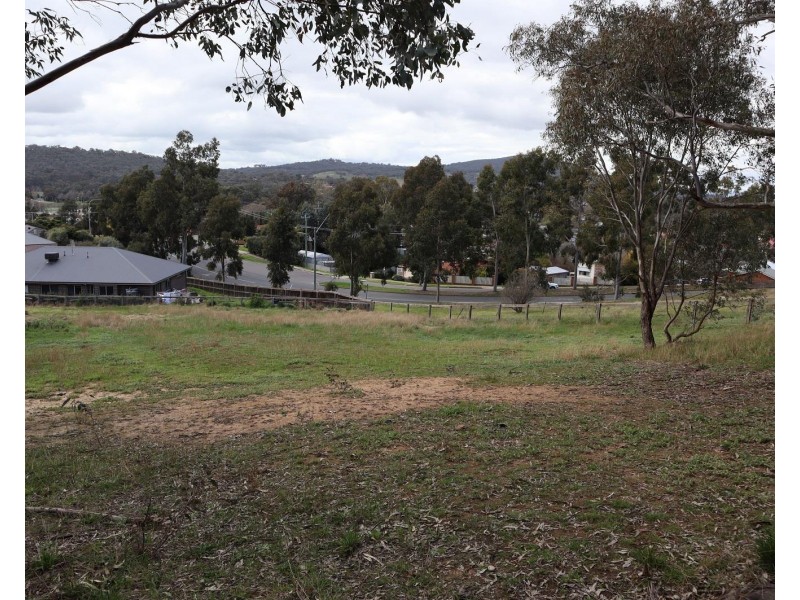 4 FINKE Court, Hamilton Valley NSW 2641