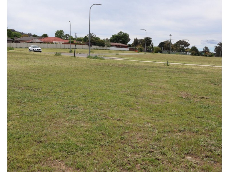 Meera Court, Lavington NSW 2641