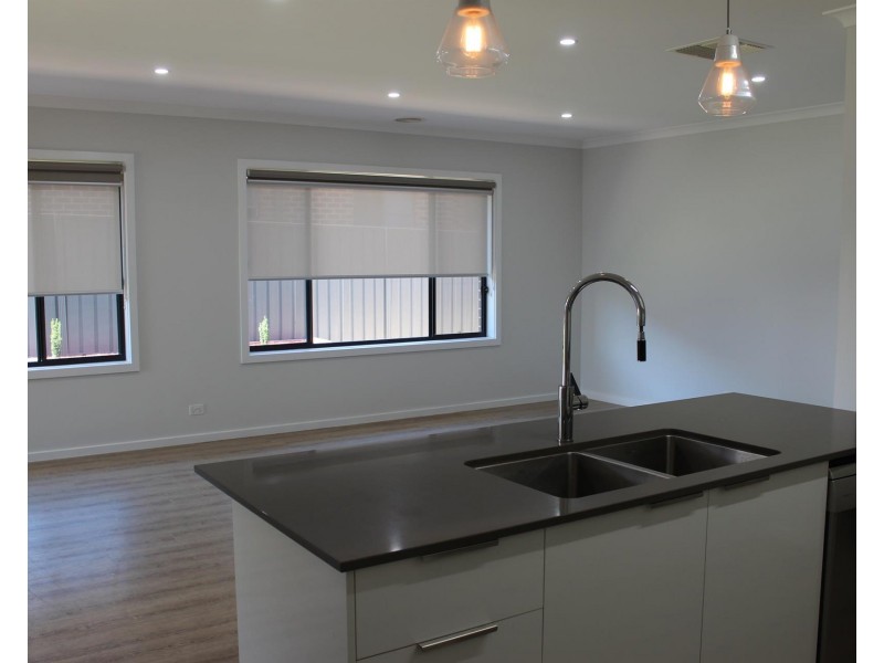 9 Clearwater Place, Thurgoona NSW 2640