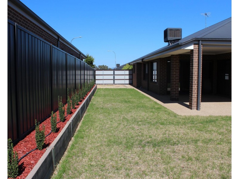 9 Clearwater Place, Thurgoona NSW 2640