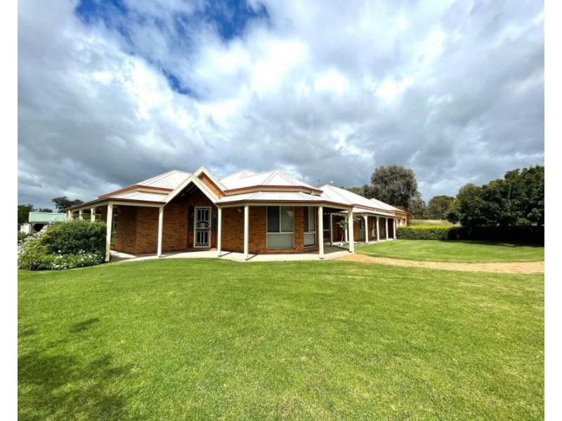 1225 Table Top Road, Table Top NSW 2640