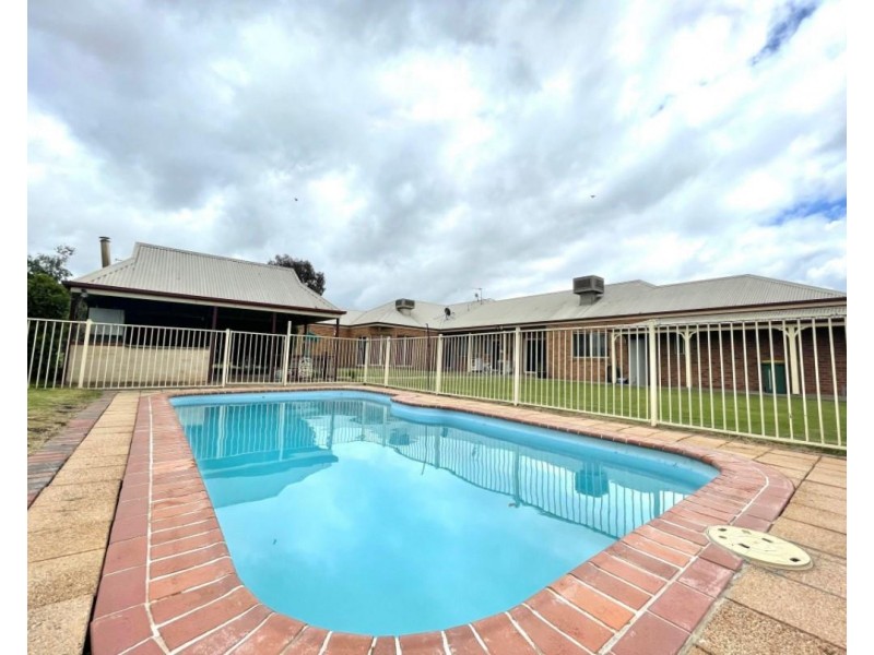 1225 Table Top Road, Table Top NSW 2640