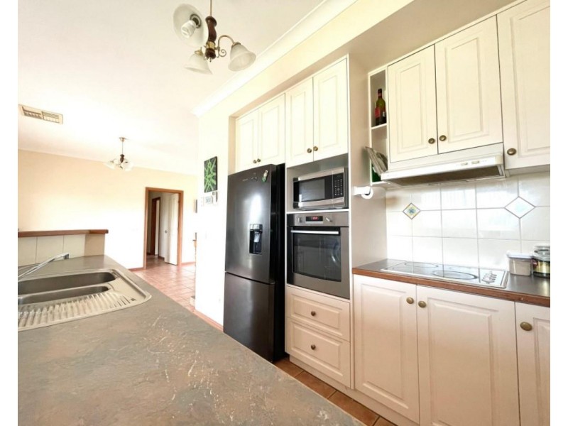 1225 Table Top Road, Table Top NSW 2640