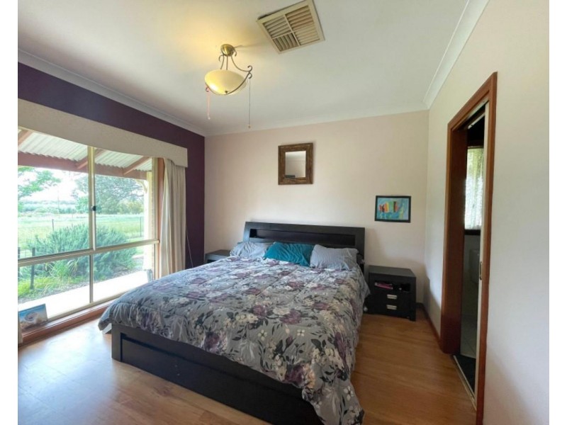 1225 Table Top Road, Table Top NSW 2640