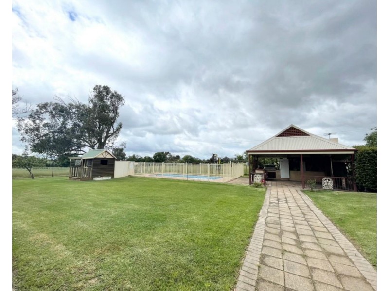 1225 Table Top Road, Table Top NSW 2640