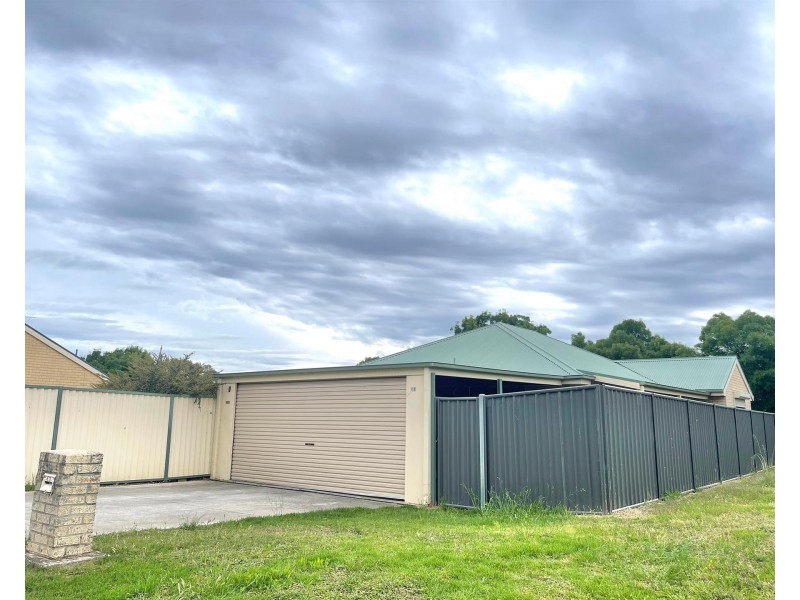 63 Kurrajong Crescent, West Albury NSW 2640