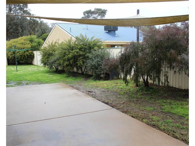63 Kurrajong Crescent, West Albury NSW 2640