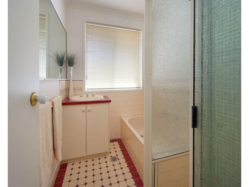1/107 Southernview Drive, Albury NSW 2640