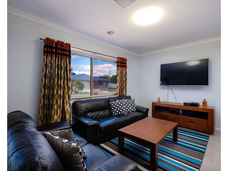 7 COBBY Court, Lavington NSW 2641