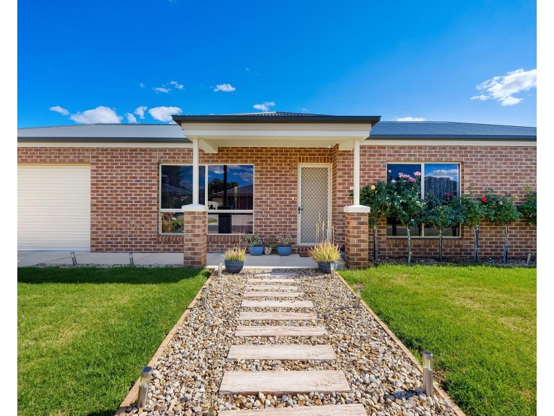 7 COBBY Court, Lavington NSW 2641