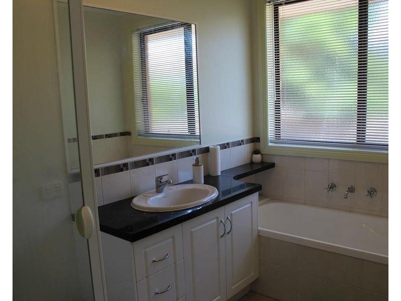 34 Briese Court, Thurgoona NSW 2640