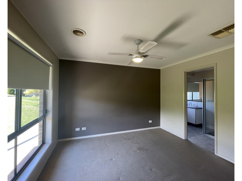 41 Heppner Court, Thurgoona NSW 2640