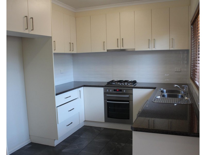 2/483 URANA Road, Lavington NSW 2641