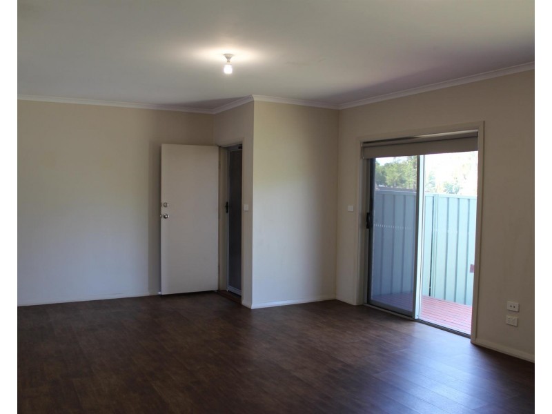 2/483 URANA Road, Lavington NSW 2641