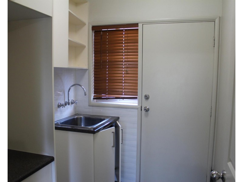 2/483 URANA Road, Lavington NSW 2641