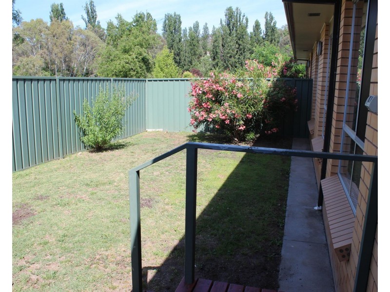 2/483 URANA Road, Lavington NSW 2641
