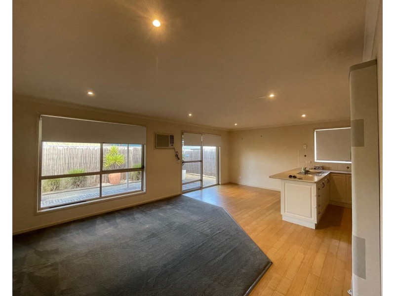 4/460 Parnall Street, Lavington NSW 2641