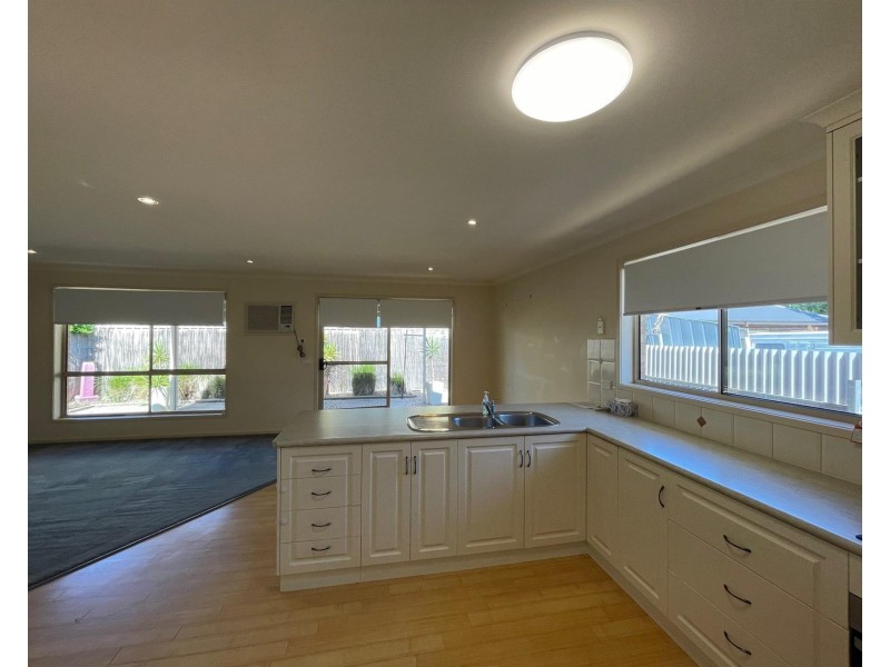 4/460 Parnall Street, Lavington NSW 2641