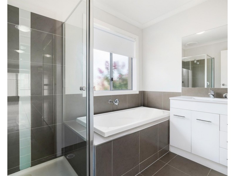 6 BLACKET Place, Hamilton Valley NSW 2641