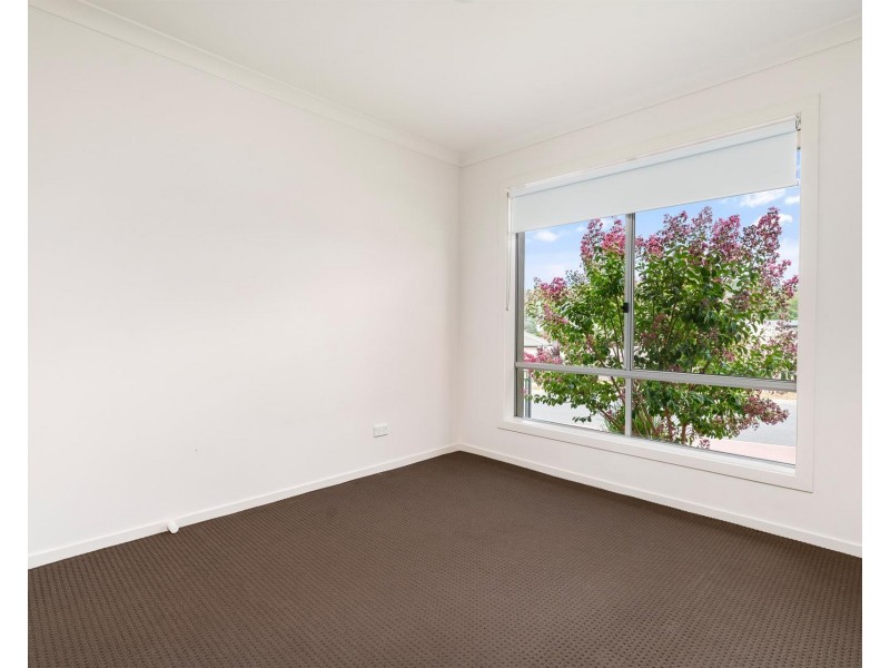6 BLACKET Place, Hamilton Valley NSW 2641