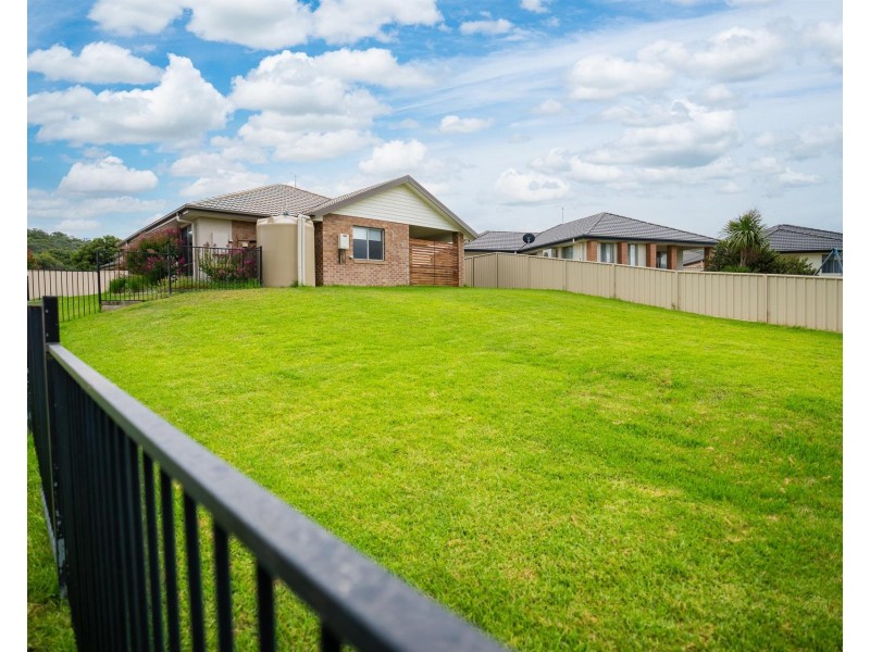 6 BLACKET Place, Hamilton Valley NSW 2641