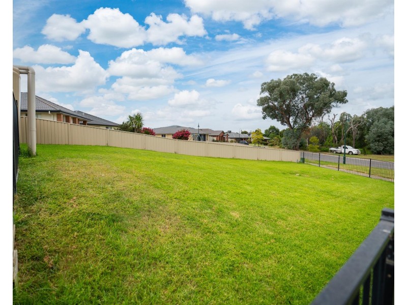 6 BLACKET Place, Hamilton Valley NSW 2641