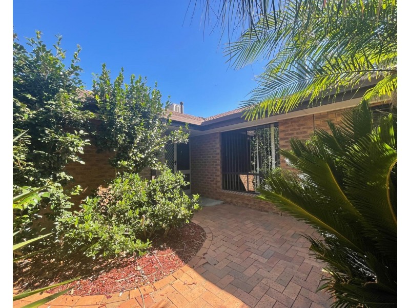 4 Benn Crescent, West Albury NSW 2640