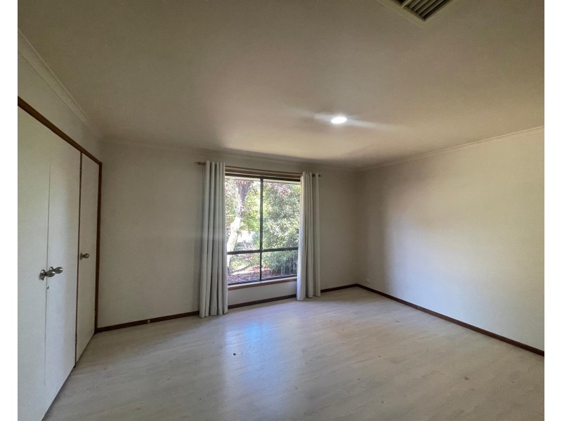 4 Benn Crescent, West Albury NSW 2640