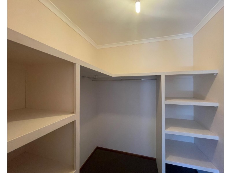 4 Benn Crescent, West Albury NSW 2640