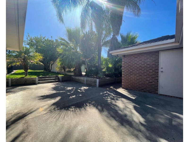 4 Benn Crescent, West Albury NSW 2640