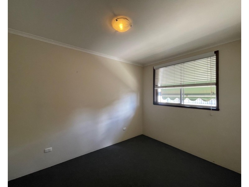 4/311 Moore Street, Lavington NSW 2641