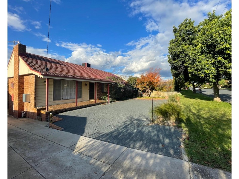 298 Desmond Street, Lavington NSW 2641