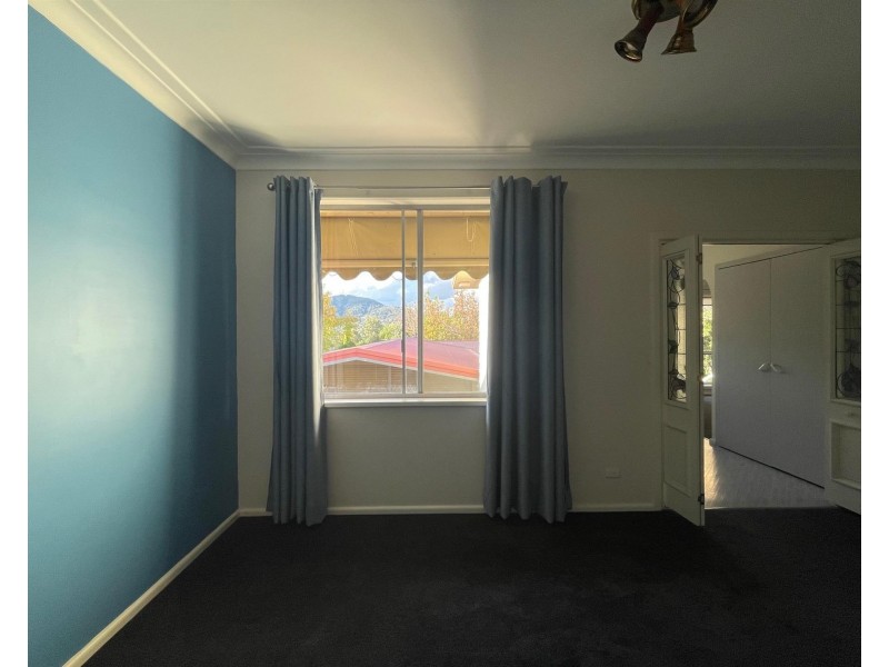 298 Desmond Street, Lavington NSW 2641