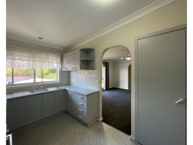 298 Desmond Street, Lavington NSW 2641