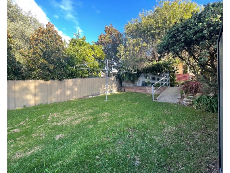 298 Desmond Street, Lavington NSW 2641