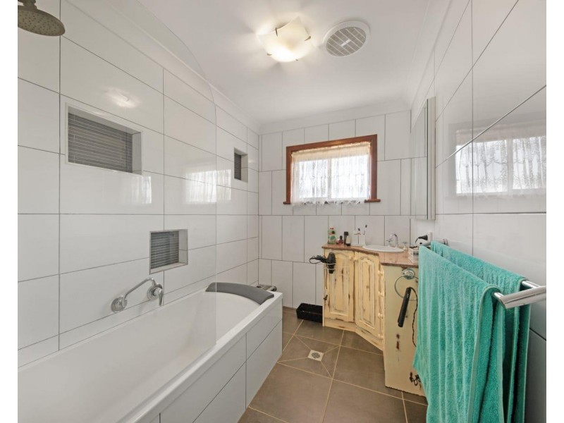 447 Bundarra Place, Lavington NSW 2641