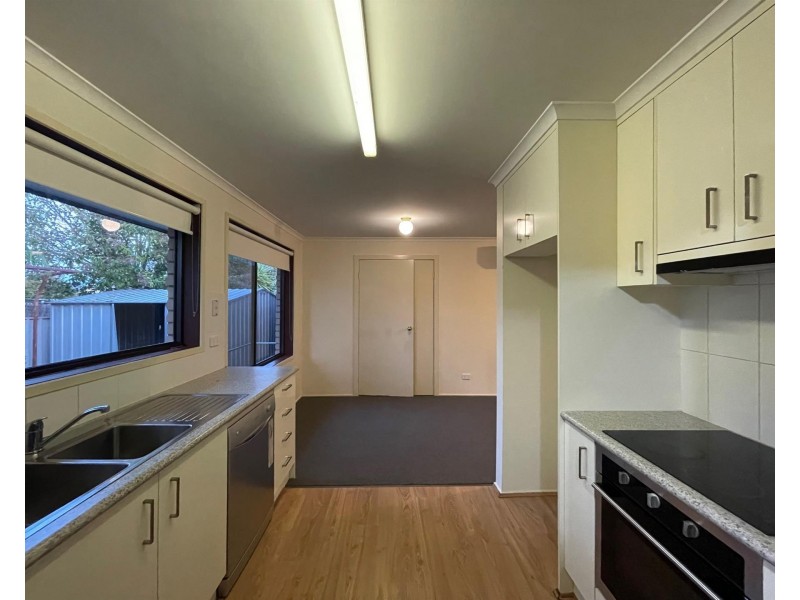 1/486 Kotthoff Street, Lavington NSW 2641
