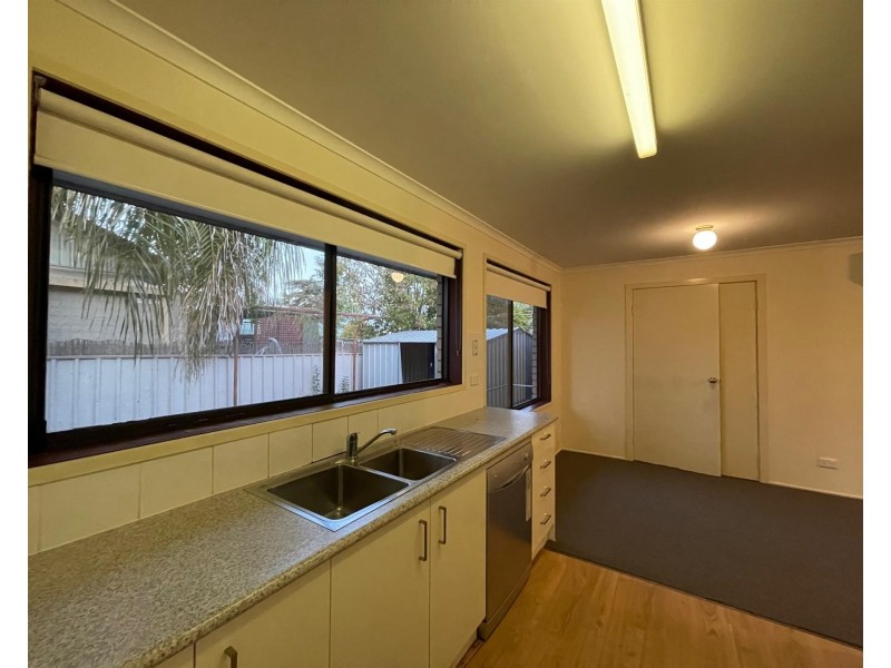 1/486 Kotthoff Street, Lavington NSW 2641