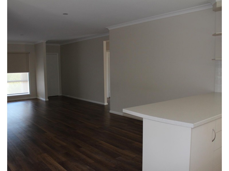 445 Prune Street, Lavington NSW 2641