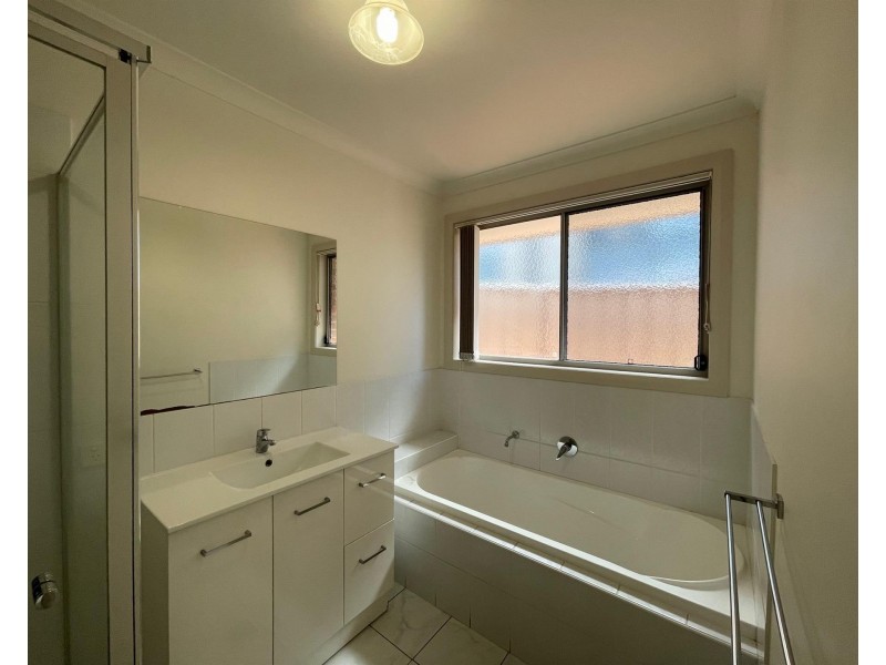 258 Vickers Road, Lavington NSW 2641