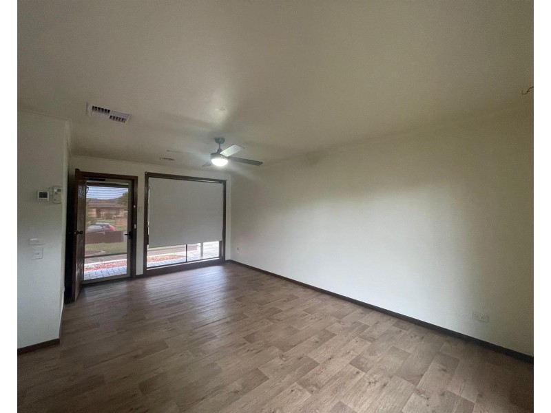 2/481 Neville Street, Lavington NSW 2641
