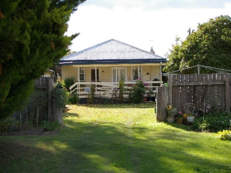 140 Bridge Street, Uralla NSW 2358
