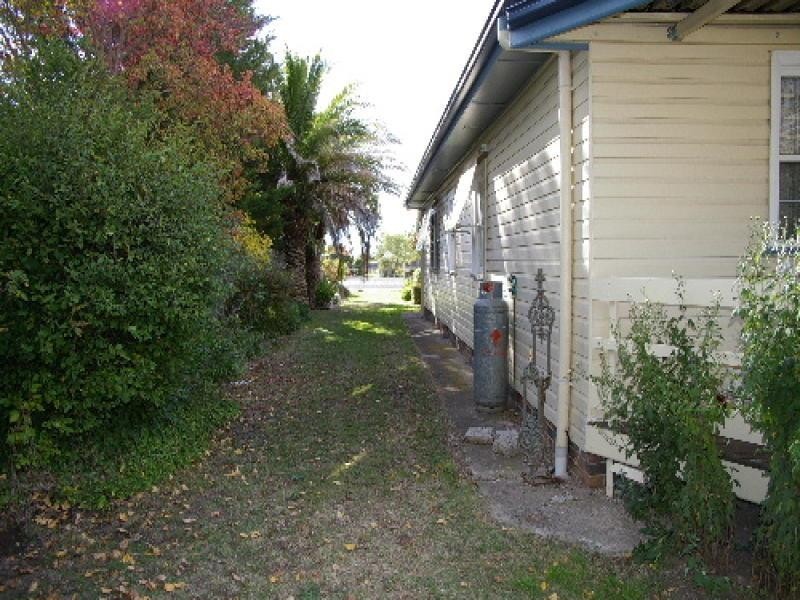 140 Bridge Street, Uralla NSW 2358