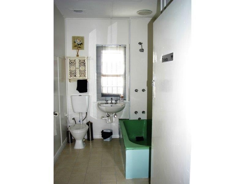 80 Bridge St, Uralla NSW 2358